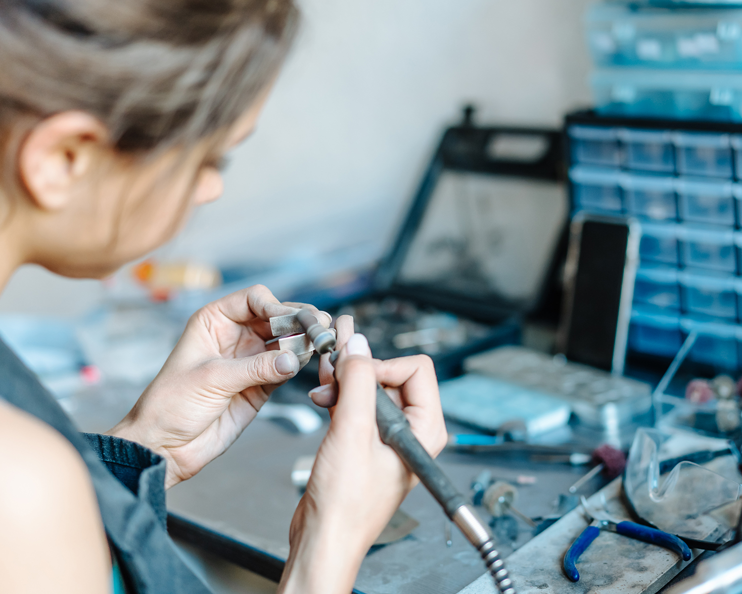 the-girl-is-engaged-in-jewelry-business-FRHC6WZ